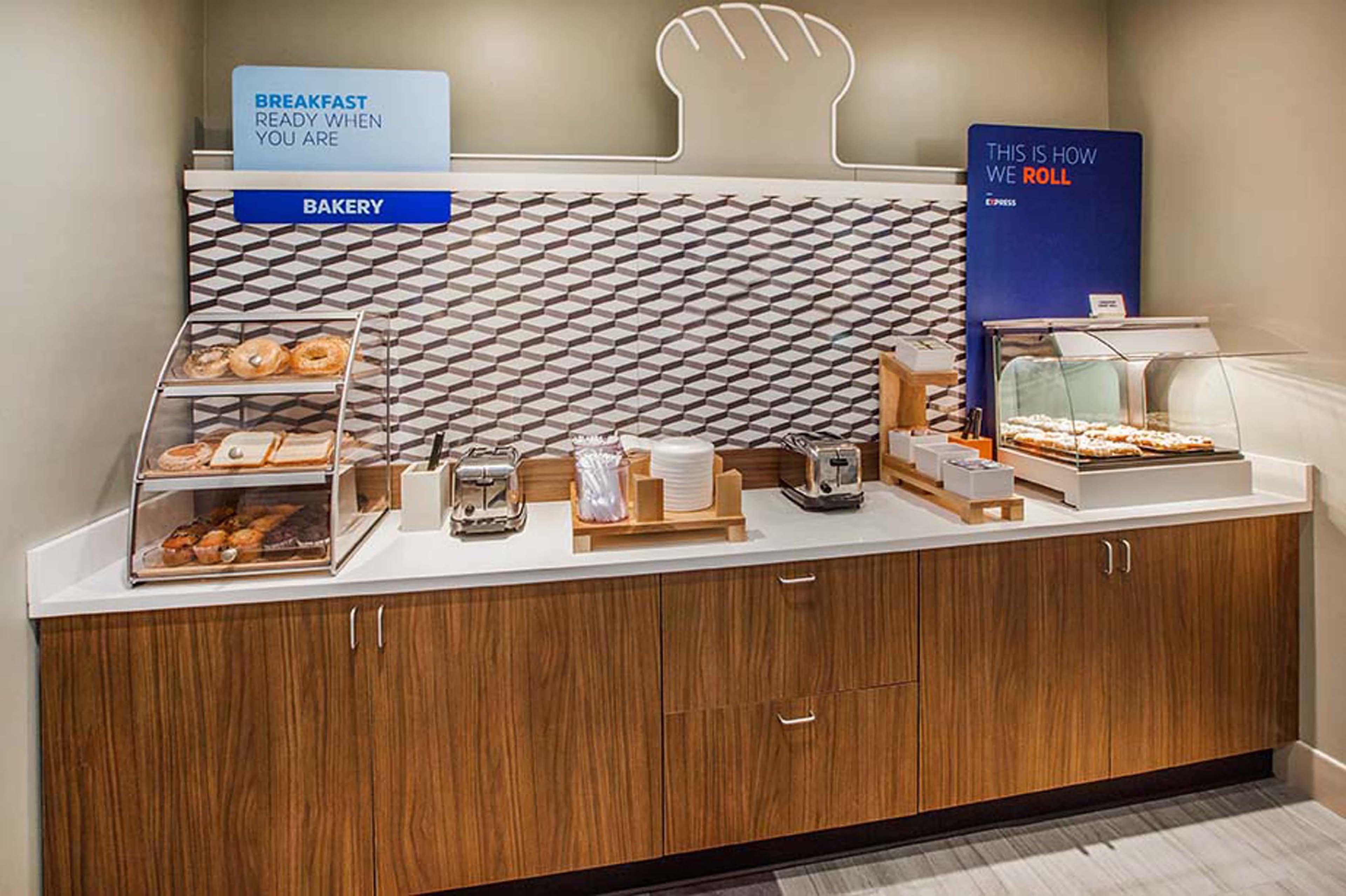 Holiday Inn Express - Columbus - Dublin By Ihg Dış mekan fotoğraf